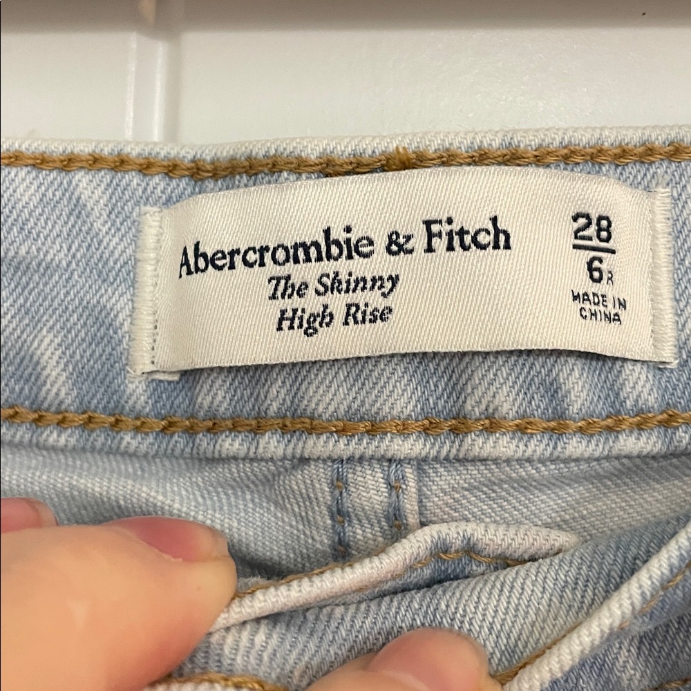 Abercrombie and Fitch Light Blue skinny high rise size 28/6 Jeans - Picture 4 of 6